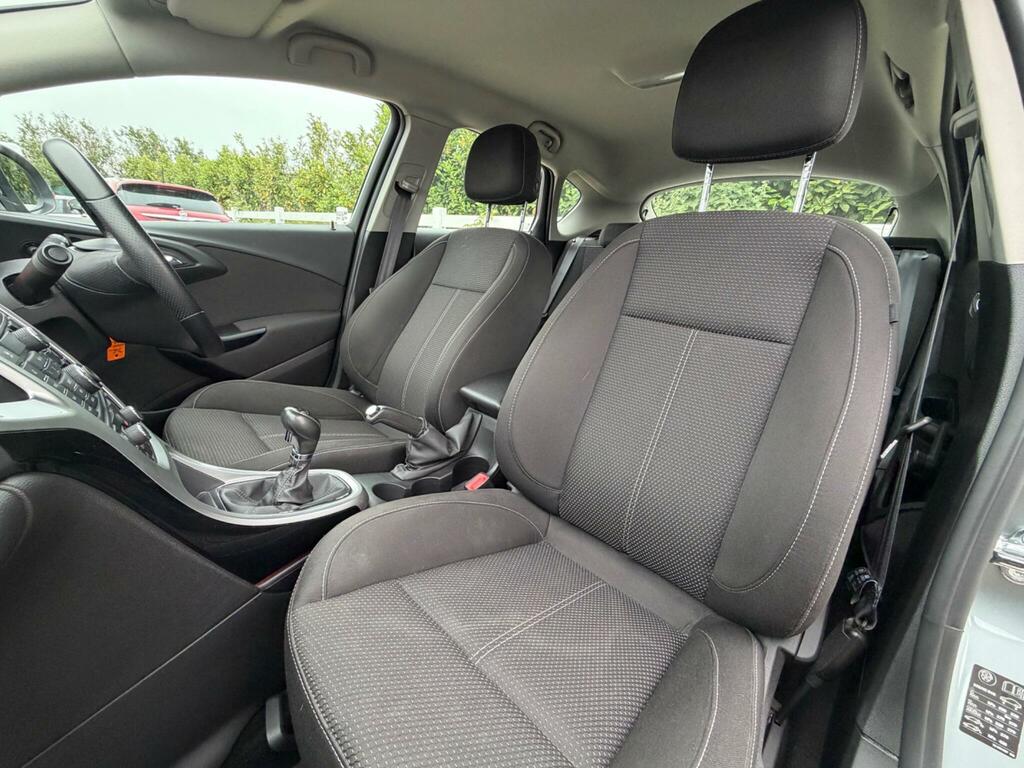 Vauxhall Astra Hatchback White #21