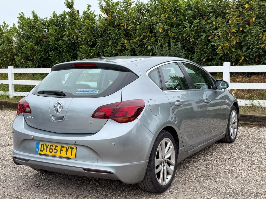 Vauxhall Astra Hatchback White #14