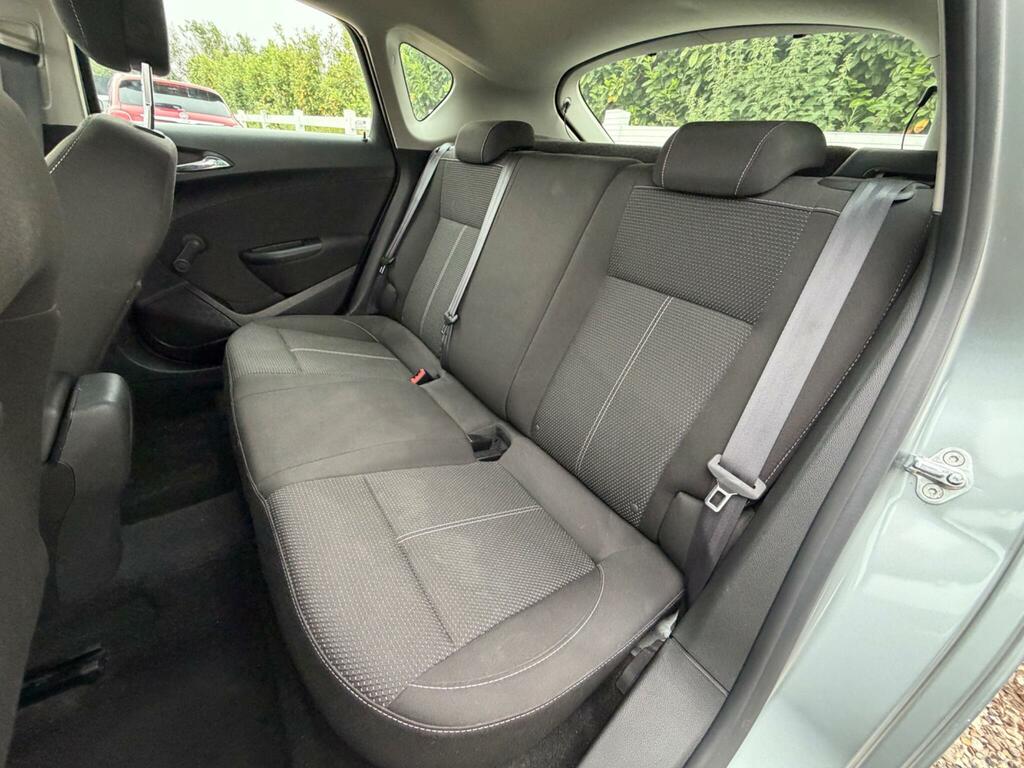 Vauxhall Astra Hatchback White #16