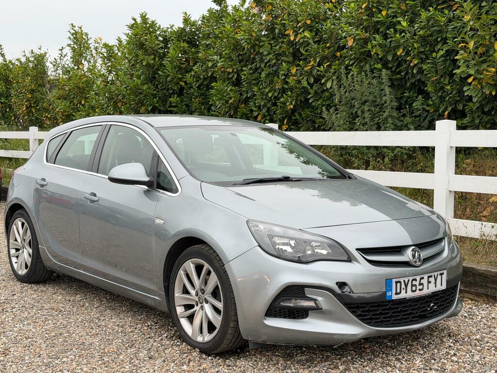 Vauxhall Astra Hatchback White #7