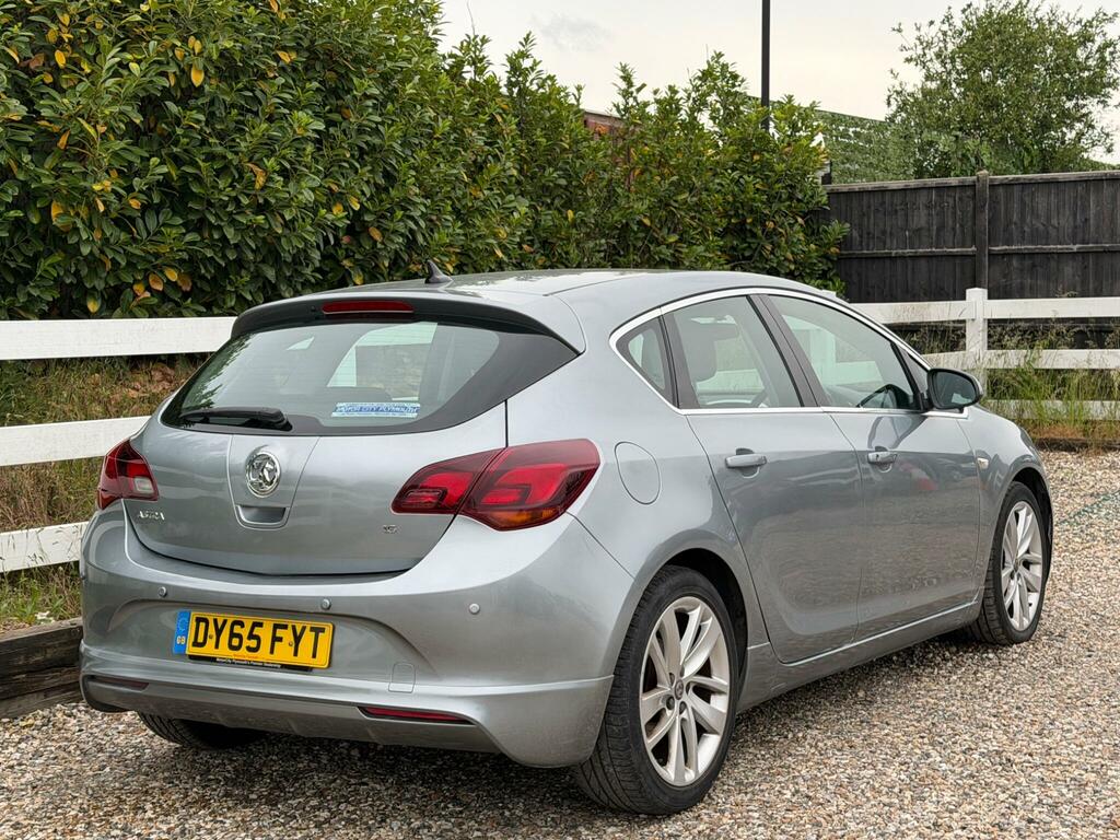 Vauxhall Astra Hatchback White #13