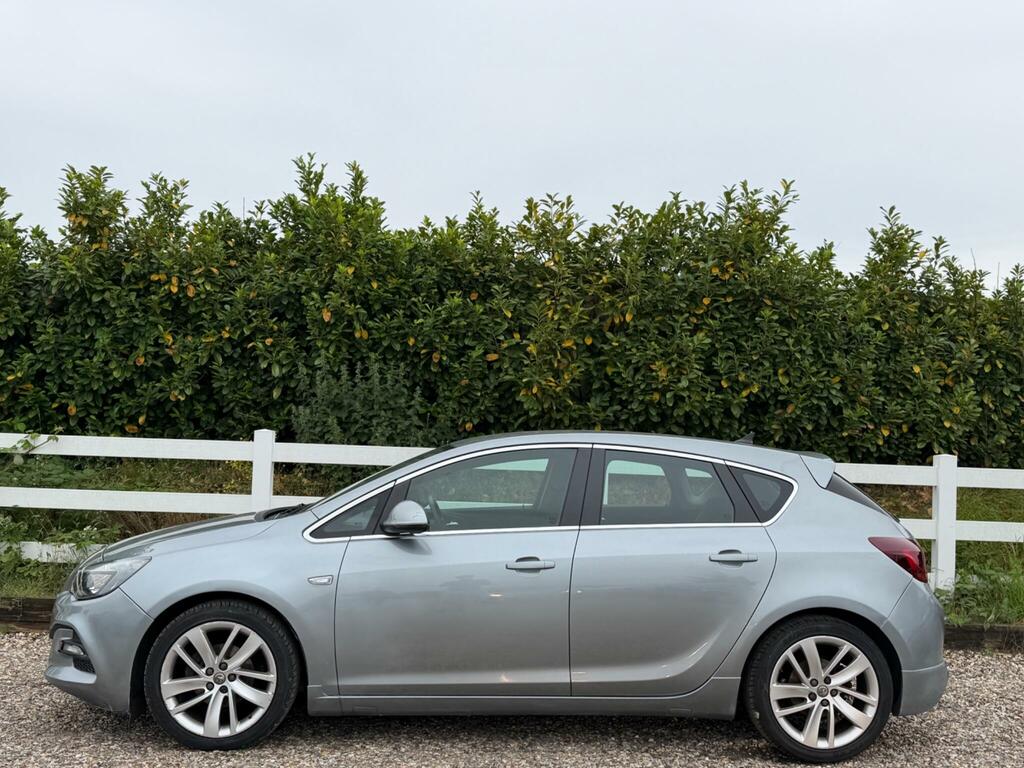 Vauxhall Astra Hatchback White #10