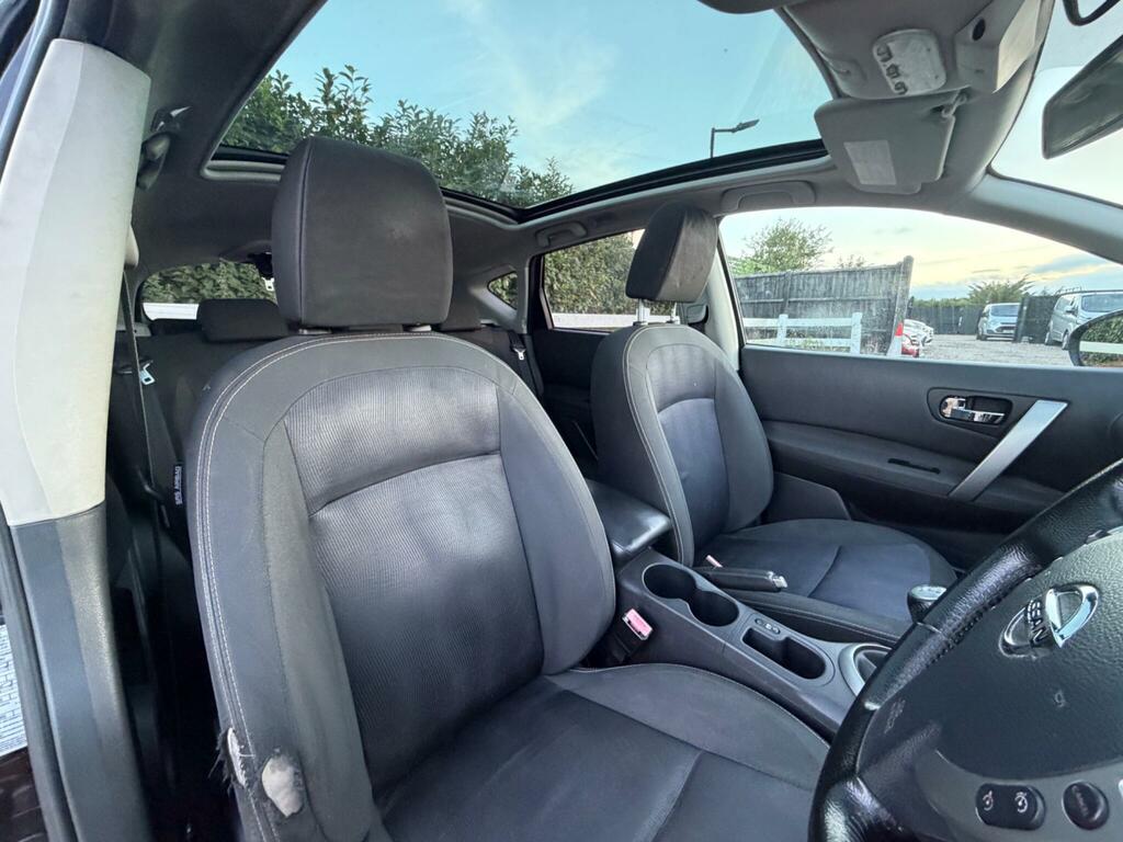 Nissan Qashqai Acenta Red #16