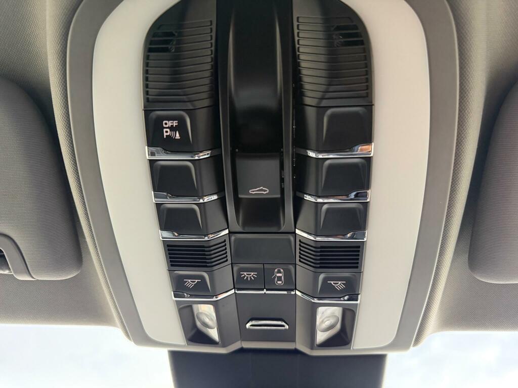 Porsche Panamera Porsche Panamera 4.8 V8 4S Hatchback Pd Black #29