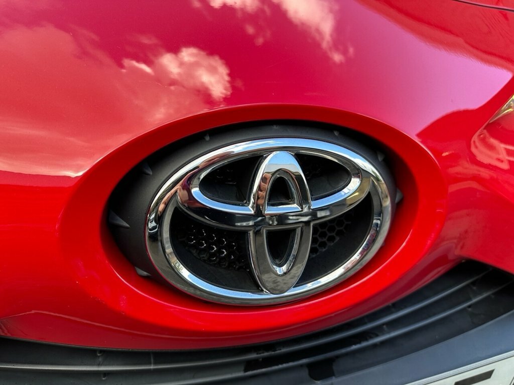 Toyota Aygo 1L X-play LR20DTF Red #6