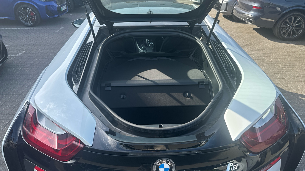 BMW i8 2dr Auto White #13