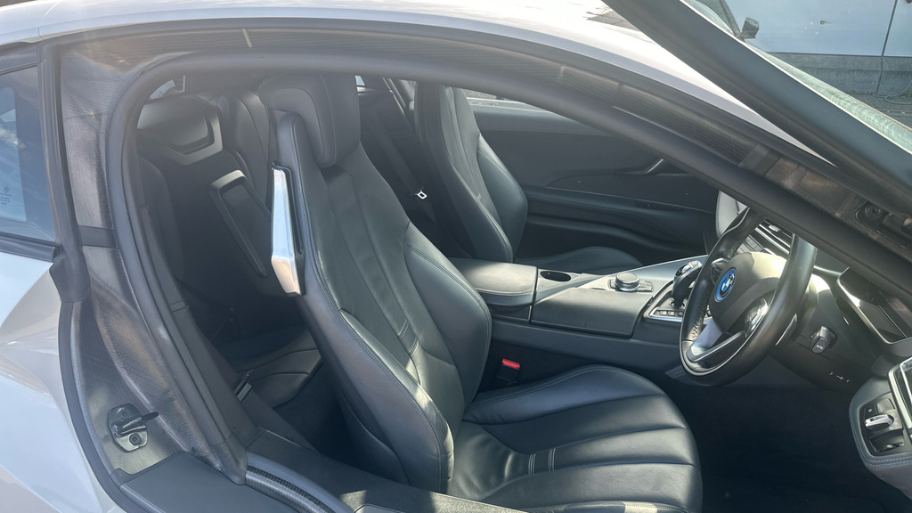 BMW i8 2dr Auto White #11