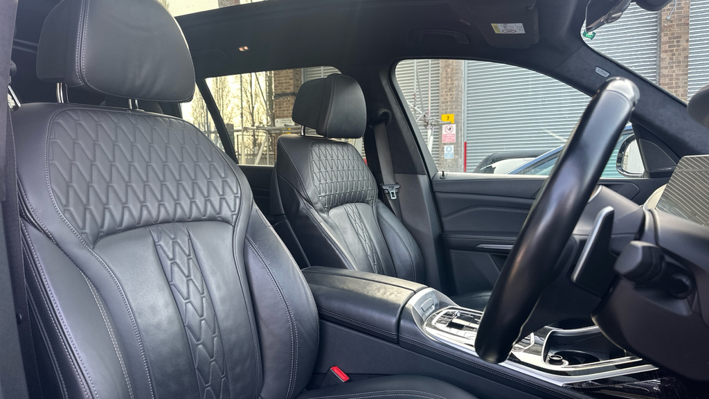 BMW X7 X7 M50i Black #11