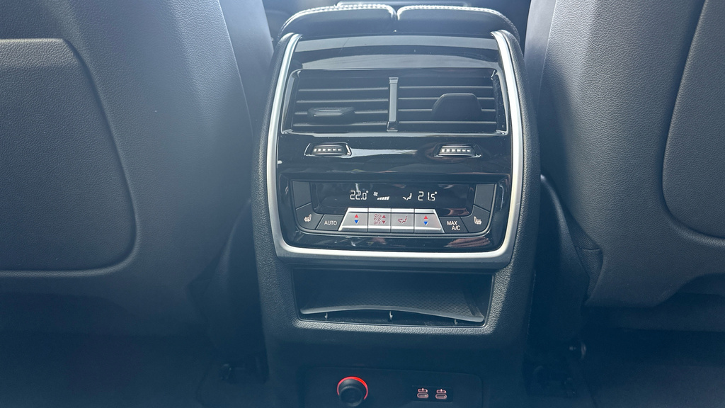 BMW X7 X7 M50i Black #28
