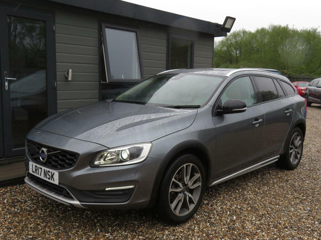 Volvo V60 Cross Country D4 Lux Nav Silver #1