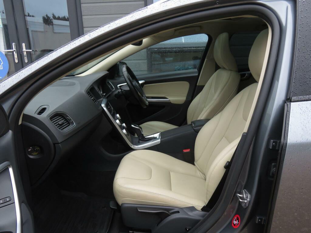 Volvo V60 Cross Country D4 Lux Nav Silver #26