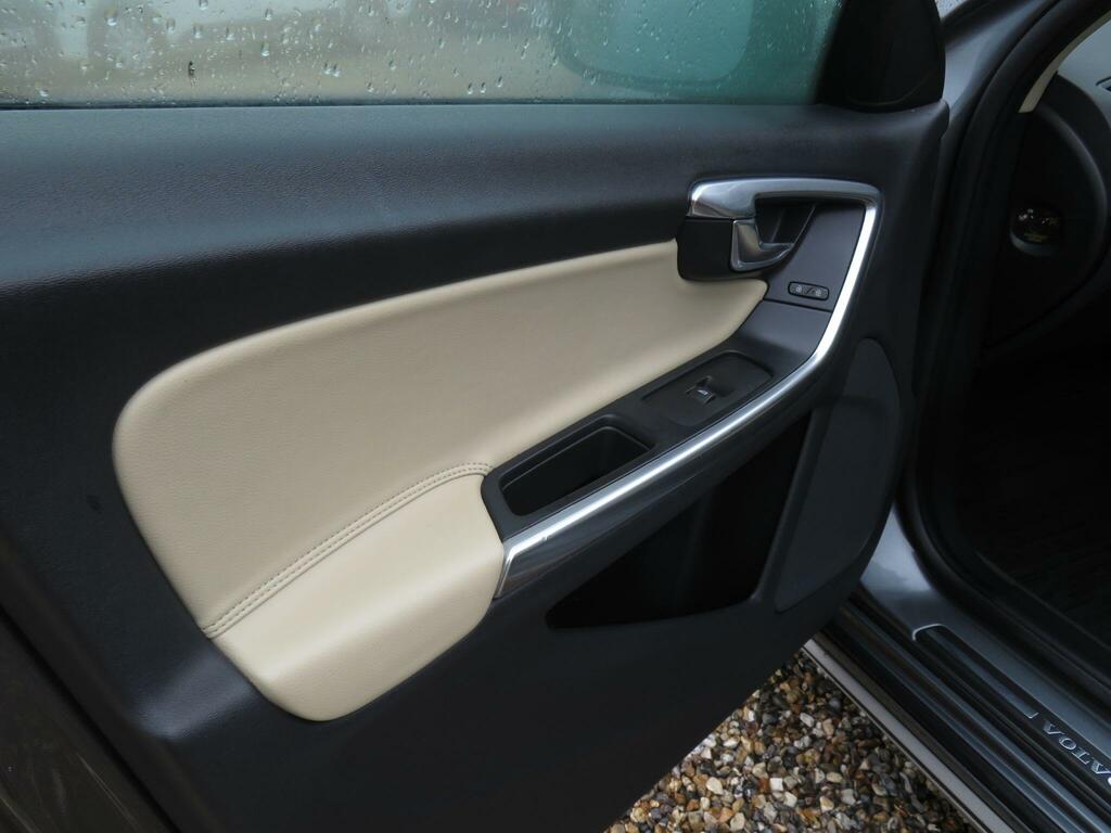 Volvo V60 Cross Country D4 Lux Nav Silver #25