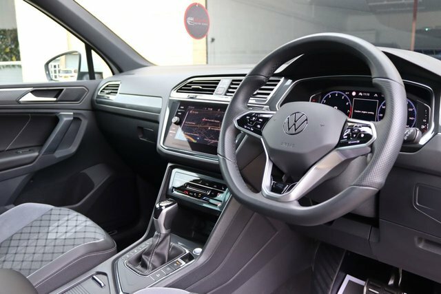 Volkswagen Tiguan 1.5 Tsi R-line Edition YH24CCY White #2