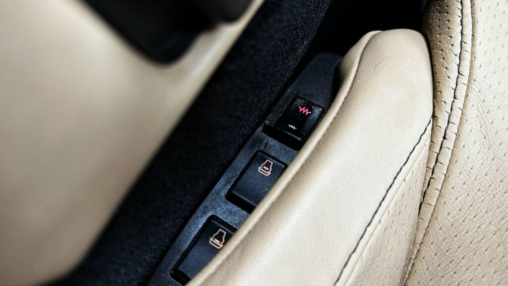 Aston Martin DB9 5.9 Seq Silver #18