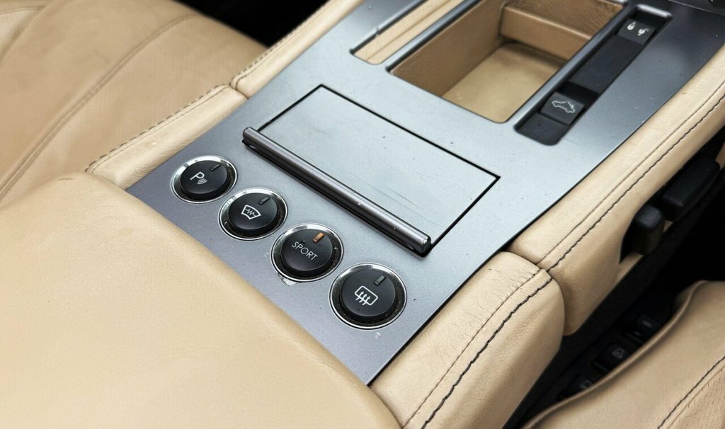 Aston Martin DB9 5.9 Seq Silver #16