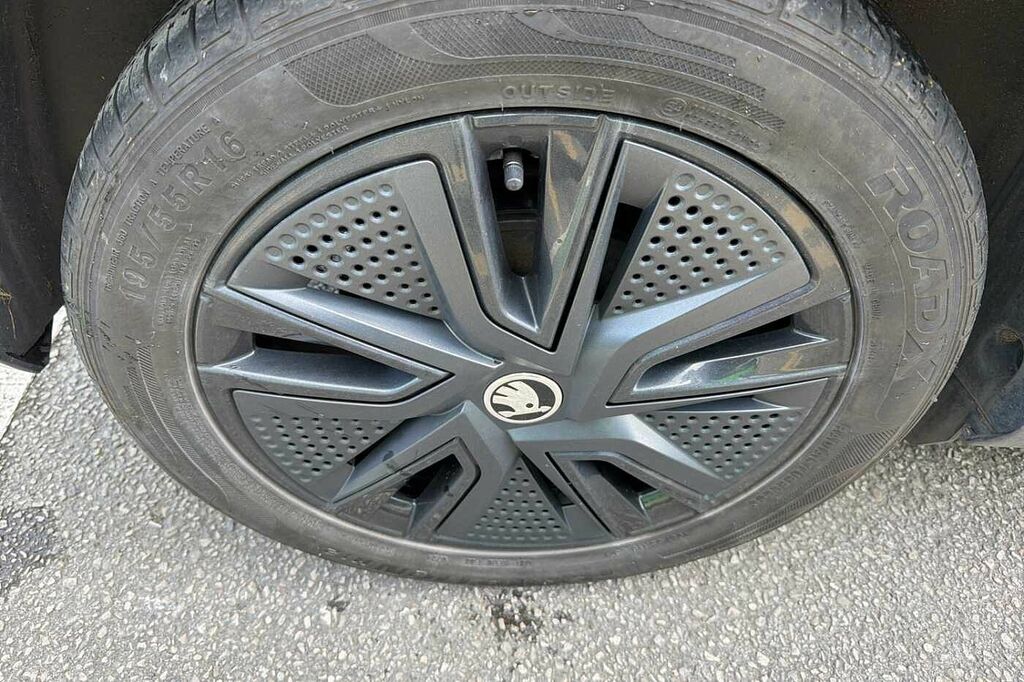 Skoda Fabia 1.0 Tsi Colour Edition DE22WDX Grey #5