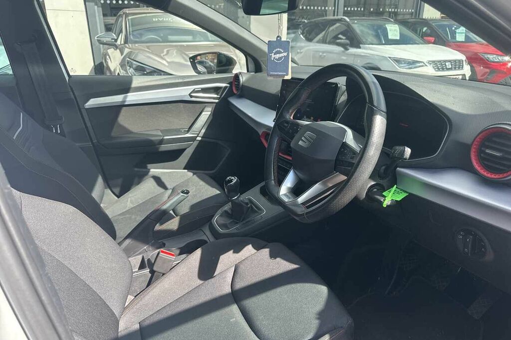 Seat Ibiza 1.0 Tsi 95 Fr DX23XSV White #5