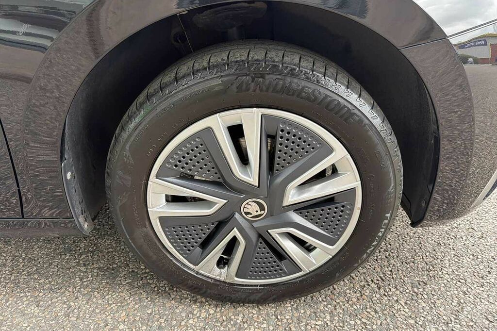 Skoda Fabia 1.0 Tsi 110 Se L DC23ZJY Black #5