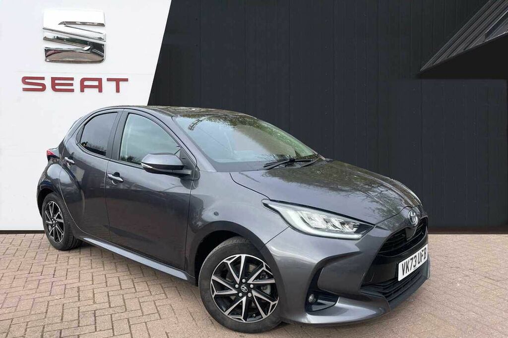 Toyota Yaris 1.5 Hybrid Design Cvt VK73UFB Grey