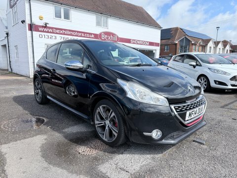 Peugeot 208 1.6 Thp Gti Black #4