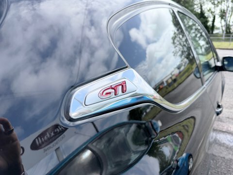 Peugeot 208 1.6 Thp Gti Black #6