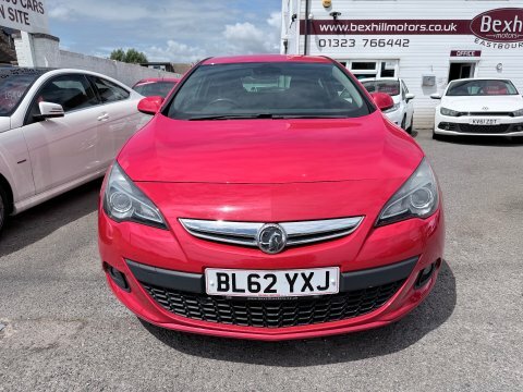 Vauxhall Astra GTC 2.0 Sri Cdti Red #3