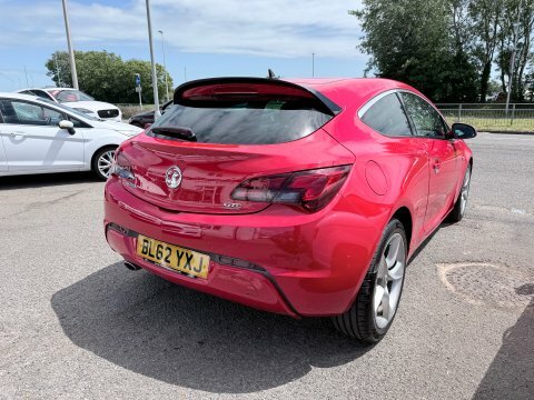 Vauxhall Astra GTC 2.0 Sri Cdti Red #5