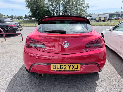 Vauxhall Astra GTC 2.0 Sri Cdti Red #6