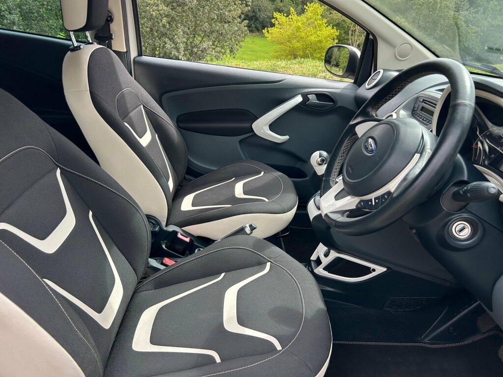 Ford KA Zetec Black #10