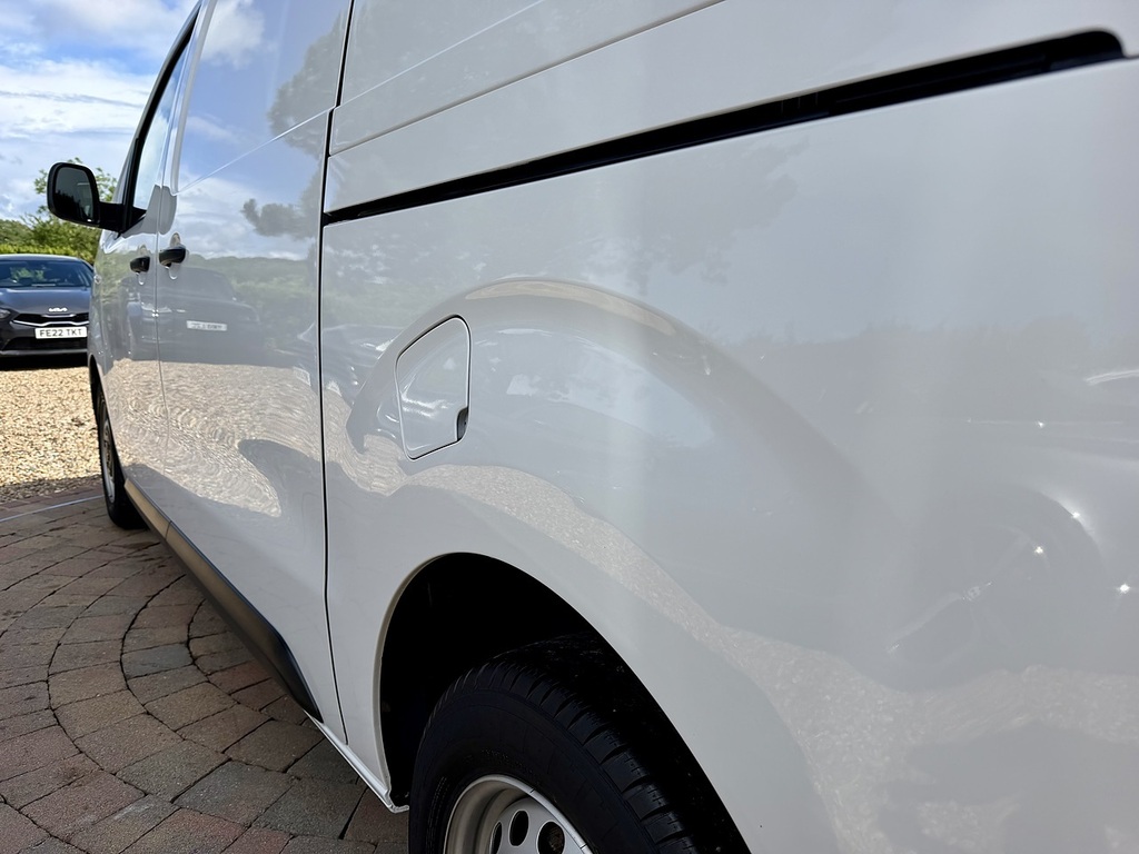 Vauxhall Vivaro F3100 Pro White #8