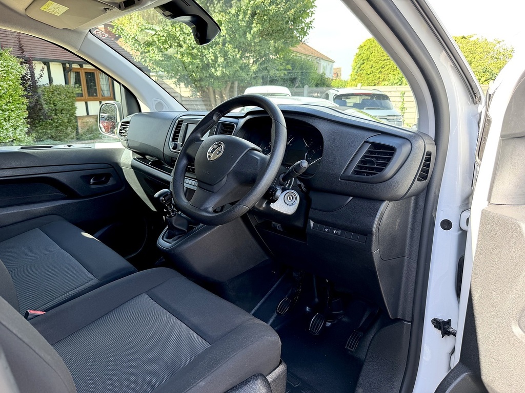Vauxhall Vivaro F3100 Pro White #29