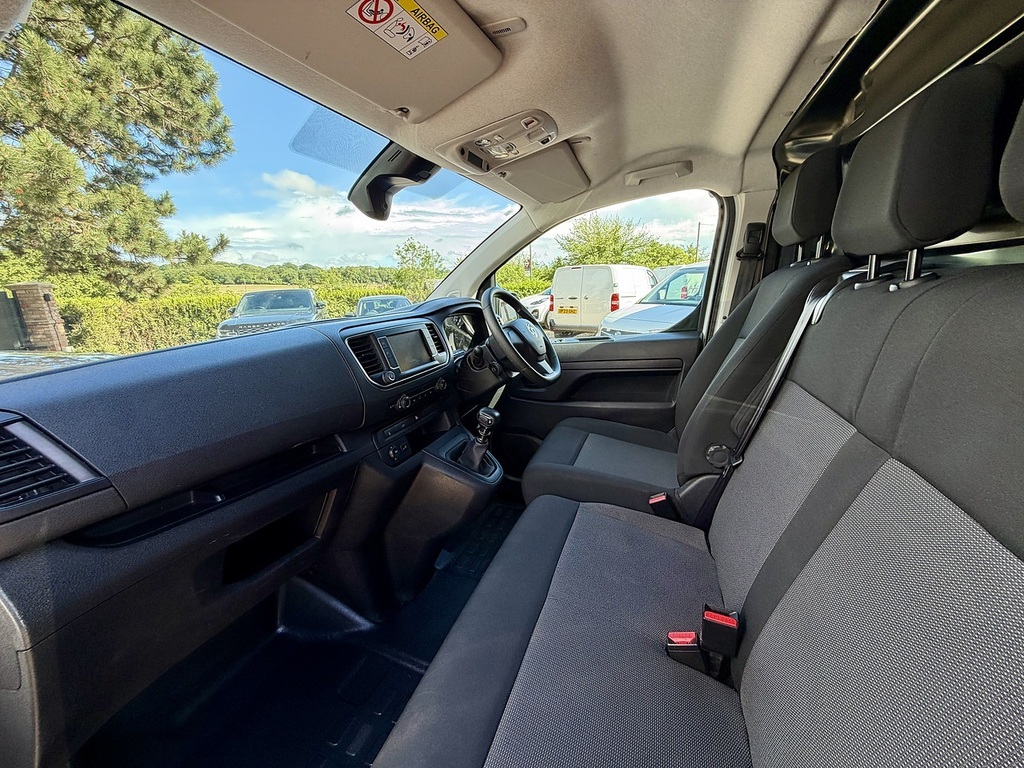 Vauxhall Vivaro F3100 Pro White #26