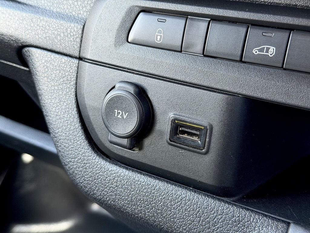 Vauxhall Vivaro F3100 Pro White #38