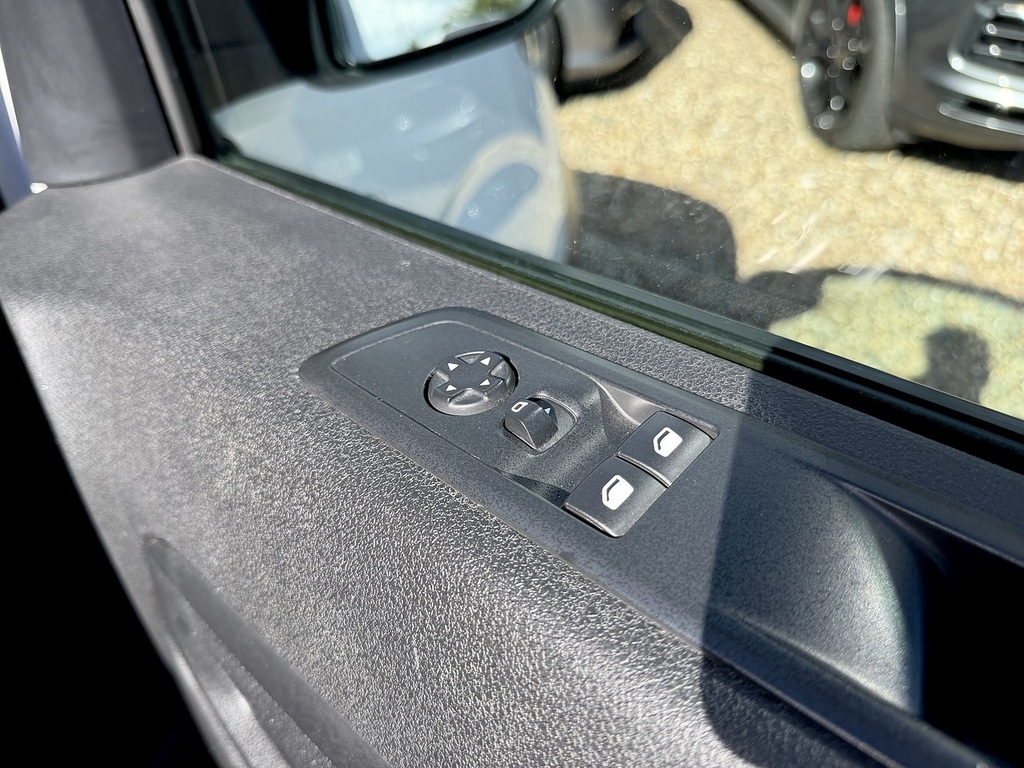 Vauxhall Vivaro F3100 Pro White #30