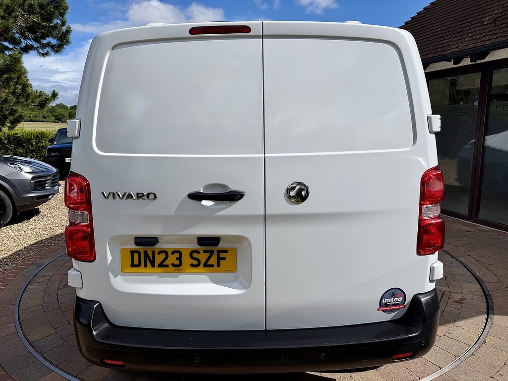 Vauxhall Vivaro F3100 Pro White #9