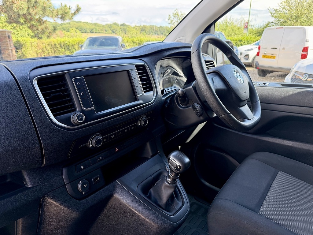 Vauxhall Vivaro F3100 Pro White #28
