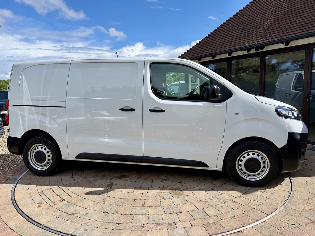 Vauxhall Vivaro F3100 Pro White #14