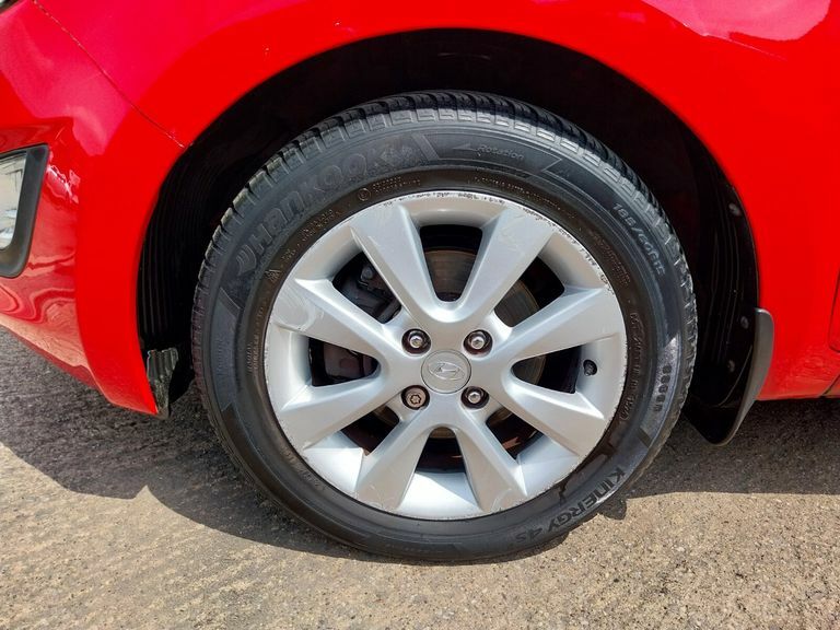 Hyundai I20 Active Red #5