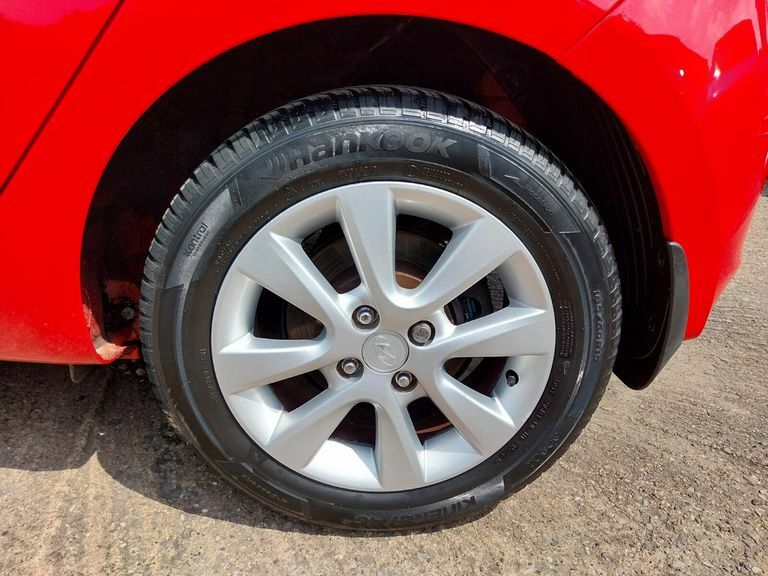 Hyundai I20 Active Red #6
