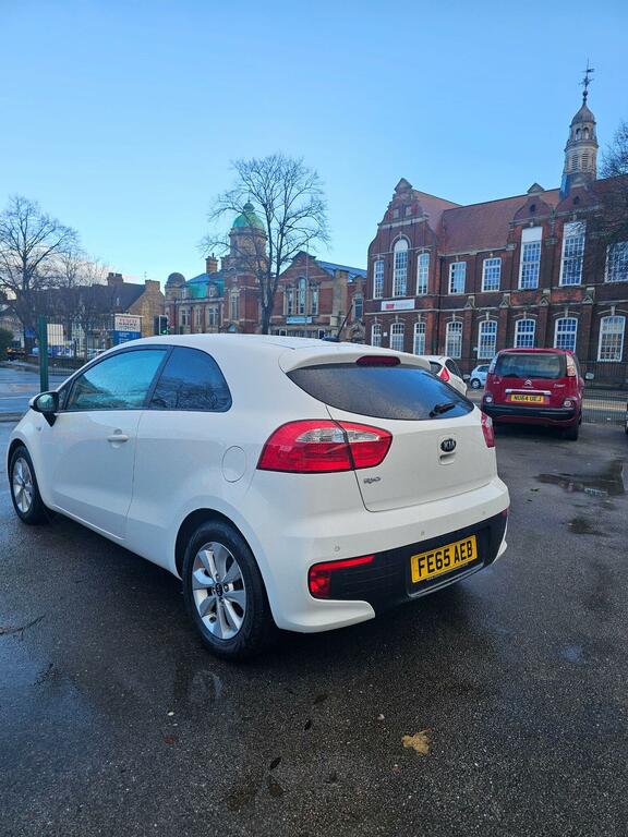 Kia RIO Hatchback 1.25 Sr7 Euro 6 201565 FE65AEB White #5