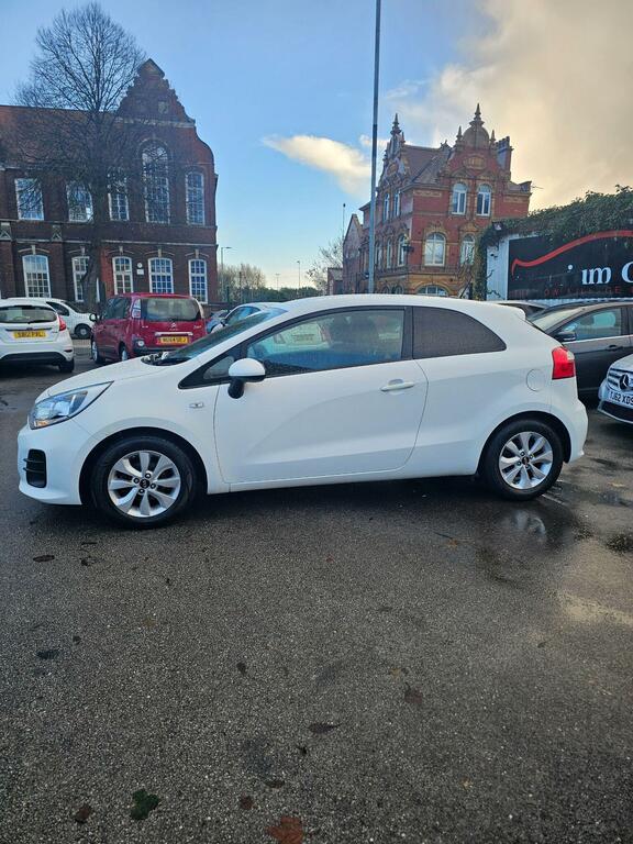 Kia RIO Hatchback 1.25 Sr7 Euro 6 201565 FE65AEB White #4