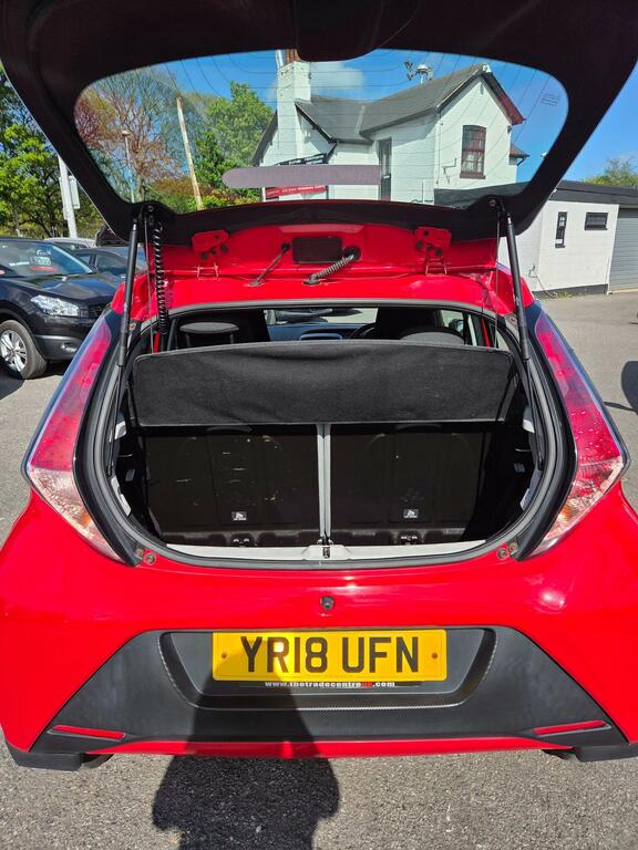 Toyota Aygo 1.0 Vvt-i X-play Euro 6 Red #4