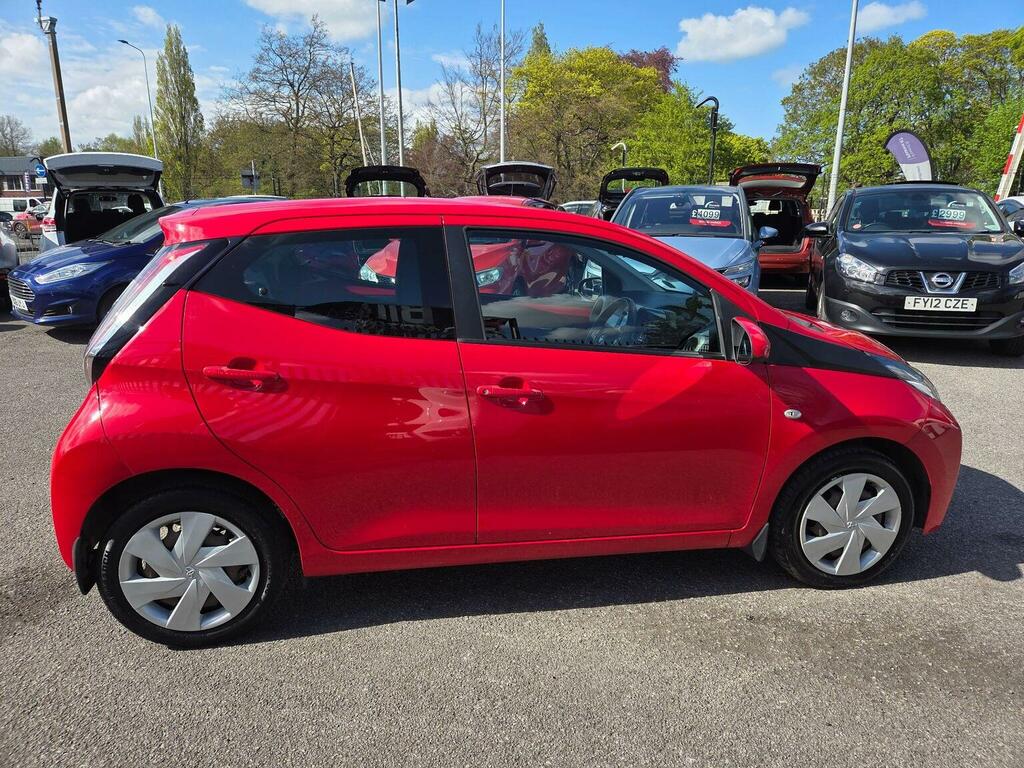 Toyota Aygo 1.0 Vvt-i X-play Euro 6 Red #2