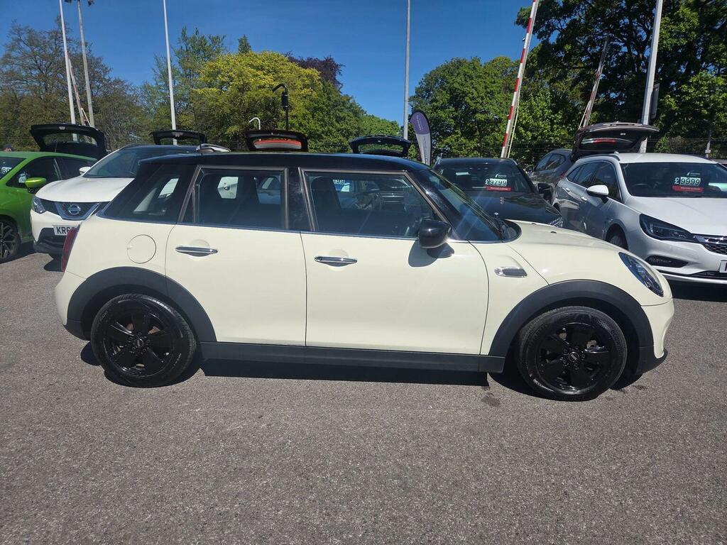 Mini Hatch Hatchback 1.5 Cooper Classic Euro 6 Ss 201 ND69AZG White #2
