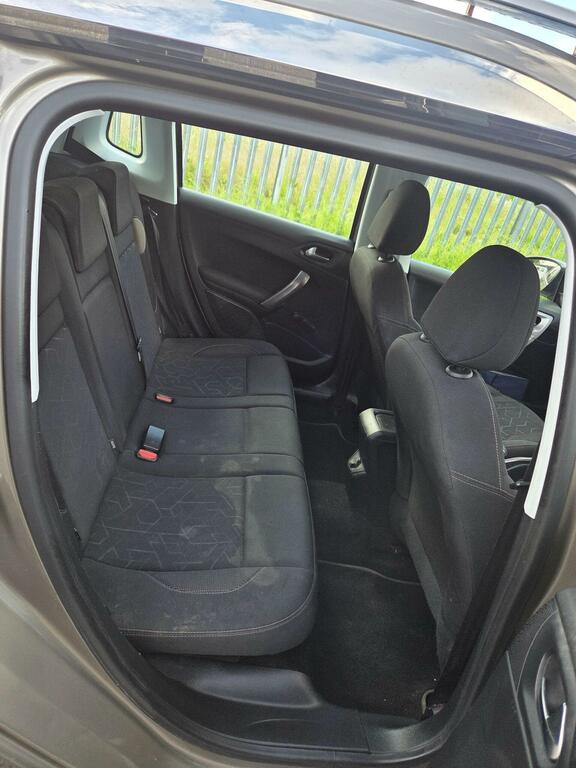 Peugeot 2008 Active White #9