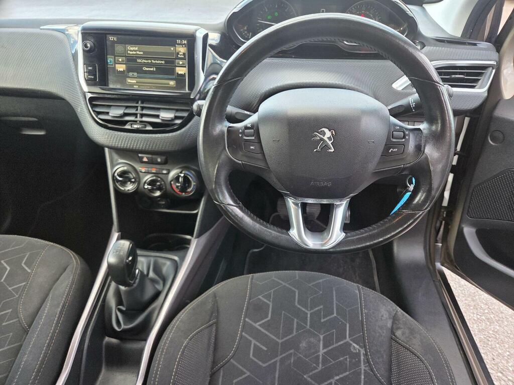 Peugeot 2008 Active White #23