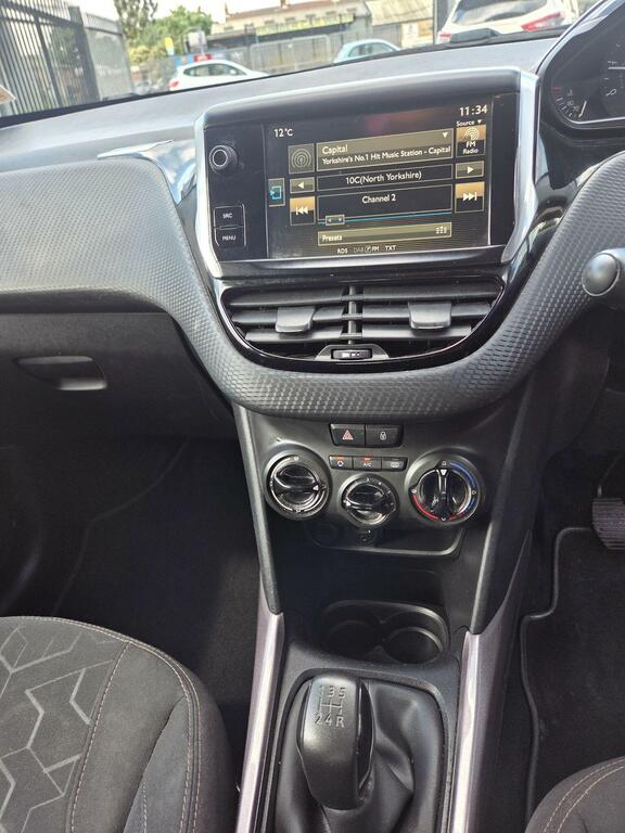Peugeot 2008 Active White #13