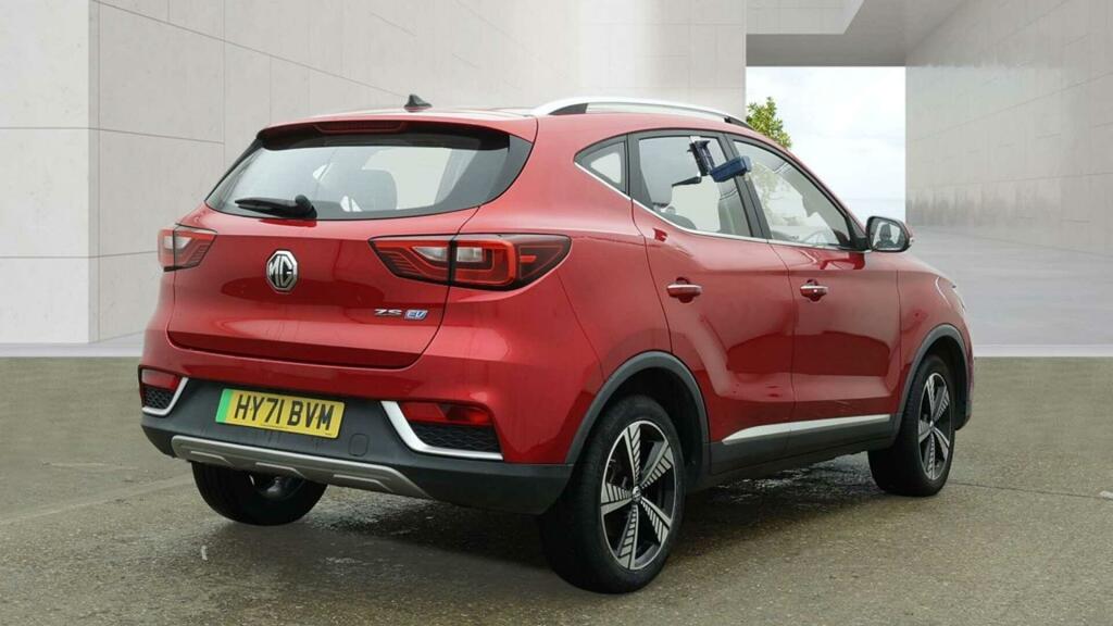 MG ZS Exclusive Red #4