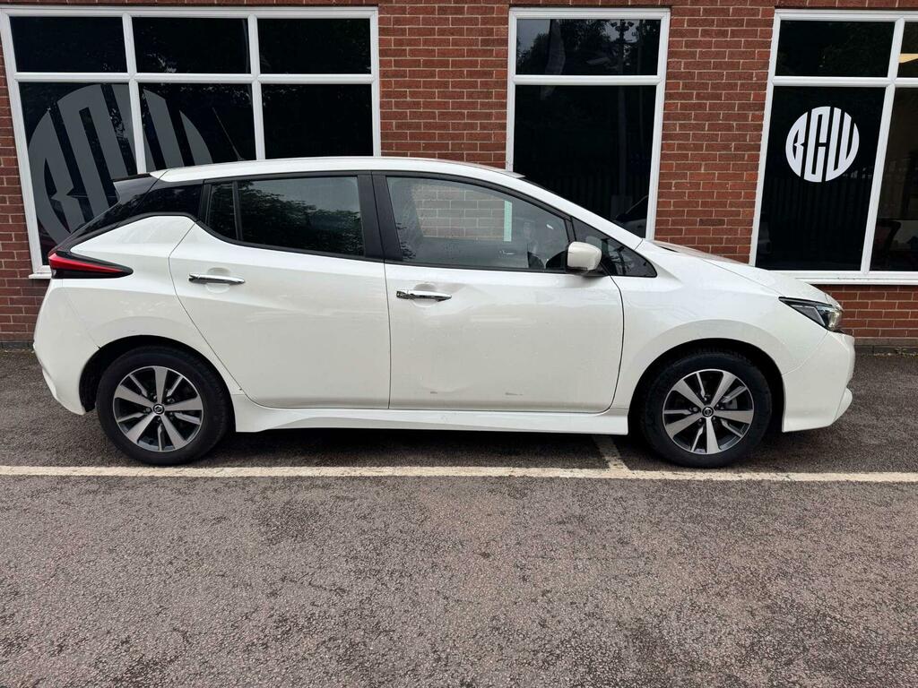Nissan Leaf 40Kwh Acenta White #2