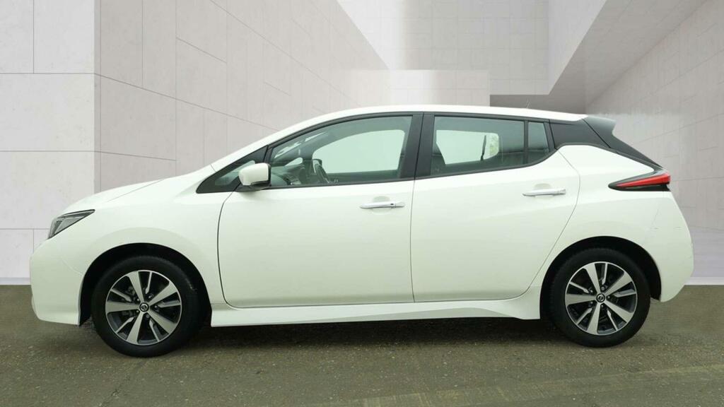 Nissan Leaf Acenta White #4